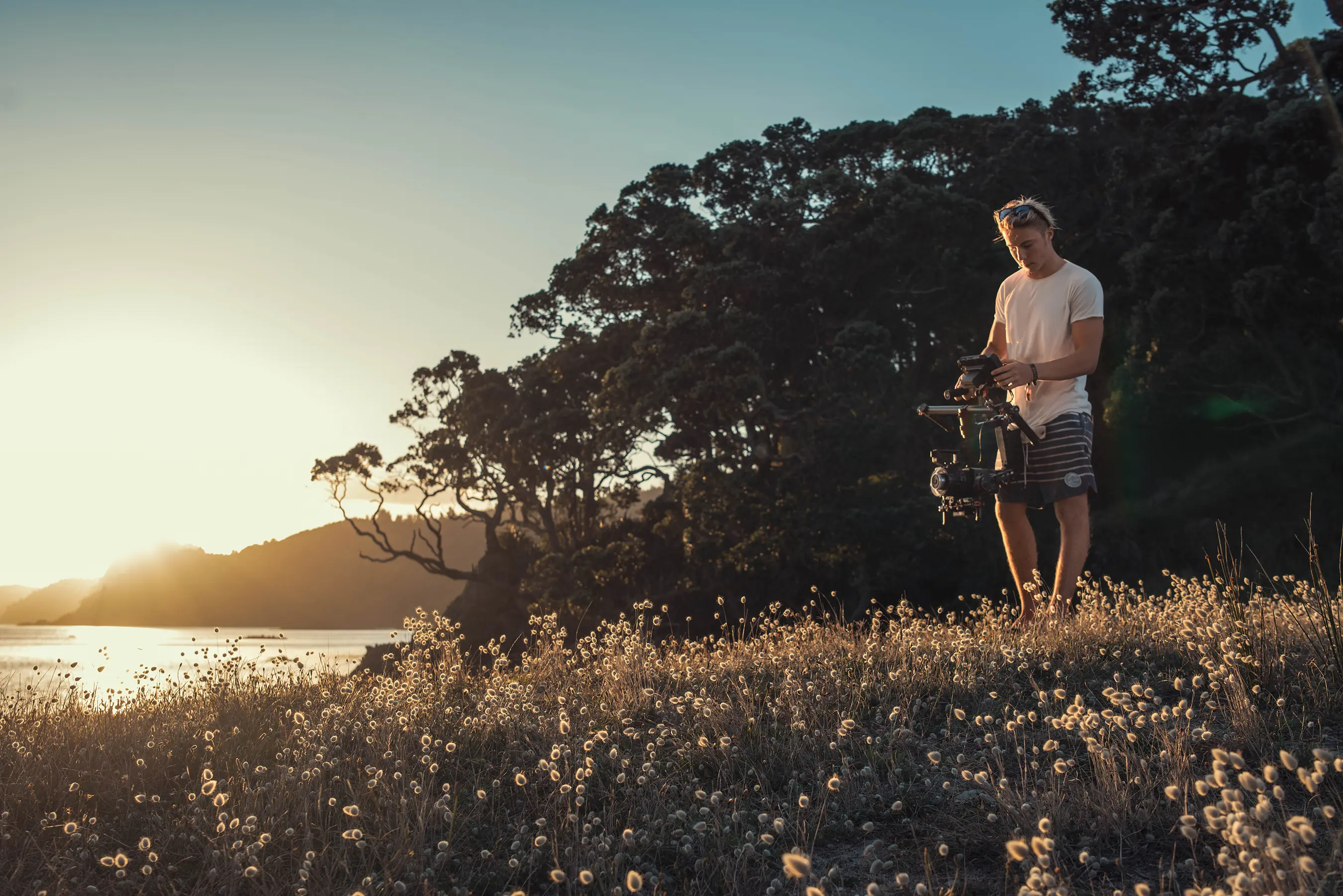 [New Zealand] Documentation person operating camera